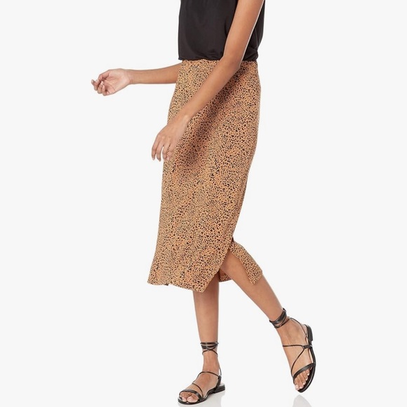 Amazon Essentials Women's Pull-On Knit Midi Skirt - Picture 1 of 4